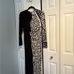 Chic Monochrome Geometric Long Sleeve Dress
